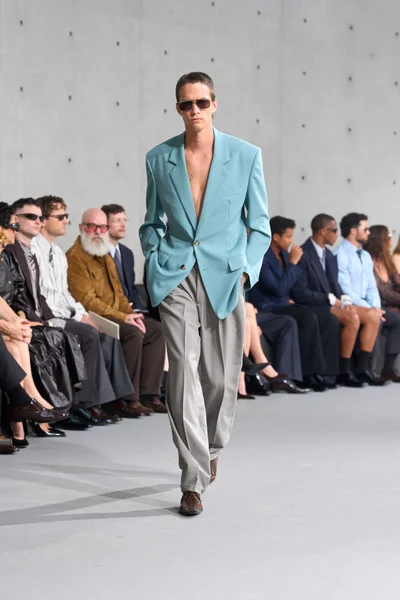 Look 4